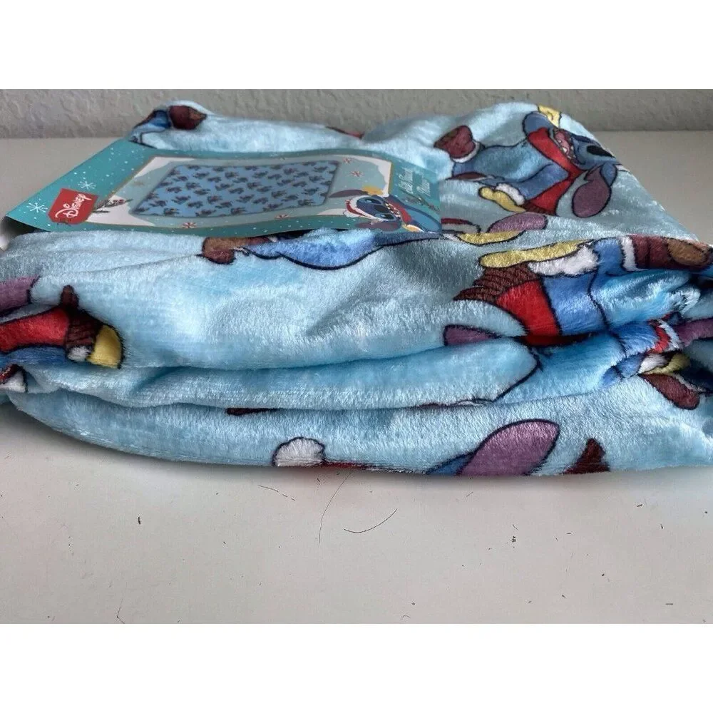 Disney Stitch With Mittens Winter Christmas Santa Hat Throw Blanket 50 X 70” NEW
